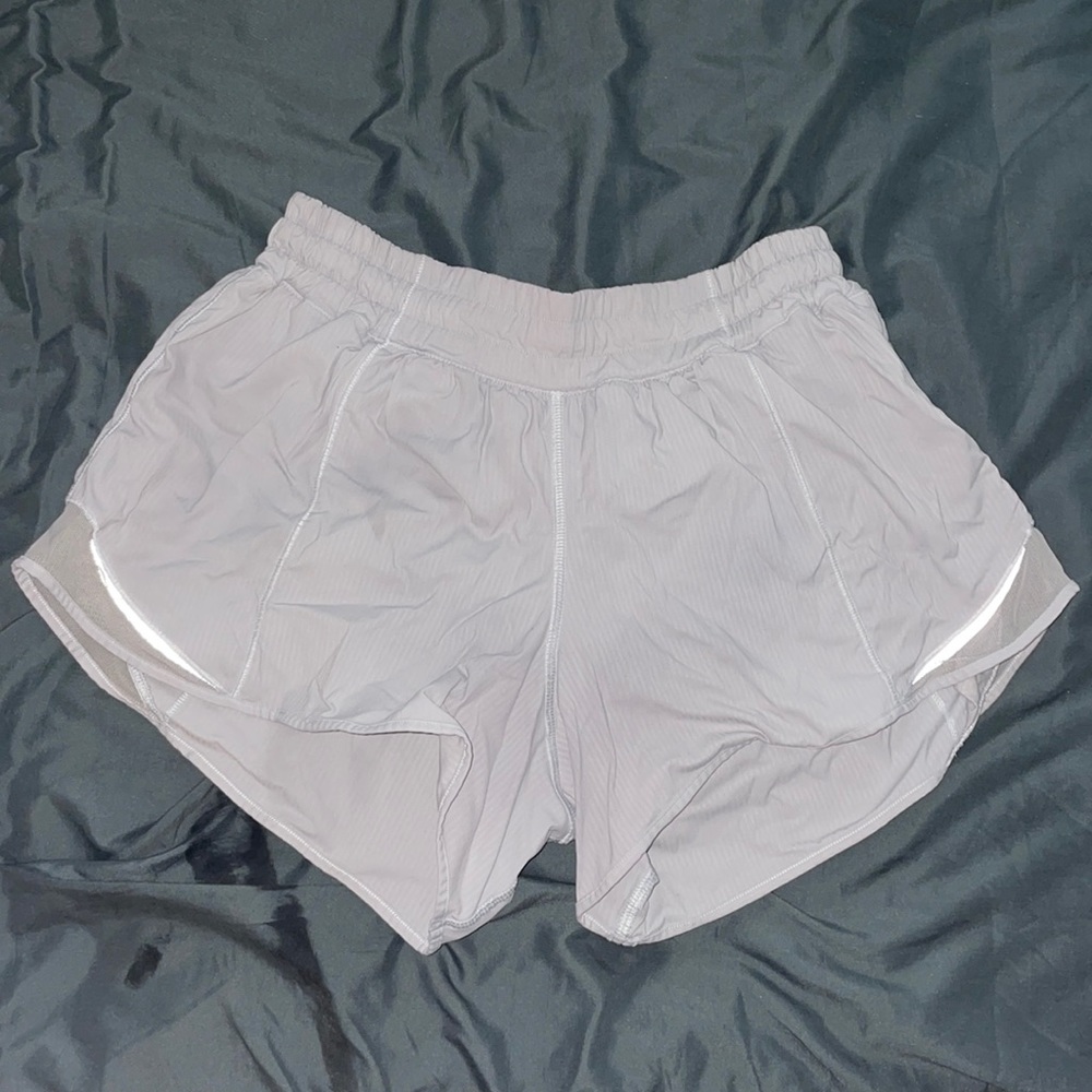 Lulu Lemon Hotty Hot shorts 2.5”